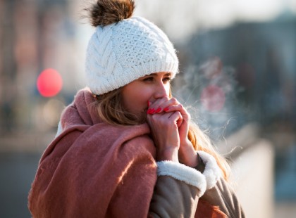 Durva csavar az időjárásban! 10 celsius fok alá csökken a hőmérséklet – elő a kabátokkal! Mutatjuk mikor ér ide a hirtelen hideg :