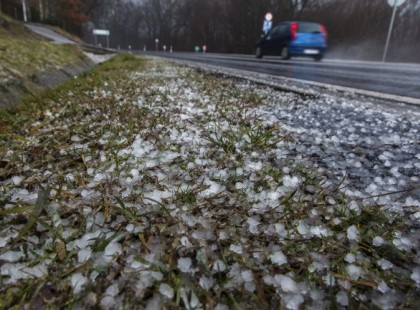 Óráink vannak vissza! PUSZTÍTÓ JÉGESŐ csap le az országra 80 km/órás széllel és rengeteg esővel!!! ITT a lista – ezekre a megyékre adták ki a riasztást :