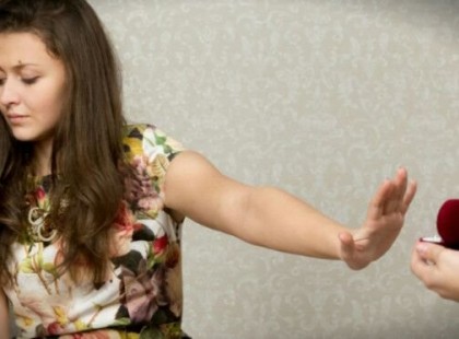 A gazdag családba született lány elutasította a szegény férfit, majd tíz évvel később véletlenül találkoztak egy plázában