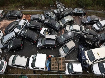 Dráma az M7 autópályán, elaludt a volán mögött a magyar énekes