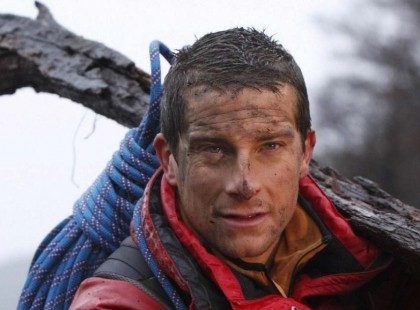 Kiderült a világraszóló csalás: lebuktatták Bear Grylls „túlélőművészt” – Ez mind kamu volt