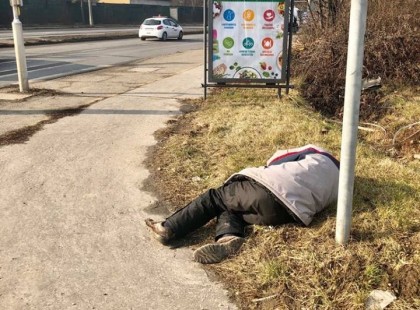 EGY BÁCSI ROSSZUL LETT, ÉS ÖSSZEESETT, CSAK EGY FEKETE BMW ÁLLT MEG, AKI EZT TETTE VELE…
