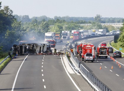 Baleset az M0-son, közel 4 km-es a torlódás, 1 óra az átjutási idő.