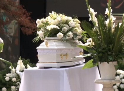 Szívbemarkoló volt L.L. Junior kisfiának temetése