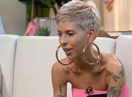 Cinthya Dictator egy szál fürdőruciban mutatta meg sokat kritizált testét - fotó