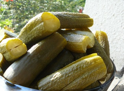 Eddig szerettem, de most a nagymamám felfedte a teljes igazságot a kovászos uborkáról. EZT teszi a testünkkel akovászos uborka!