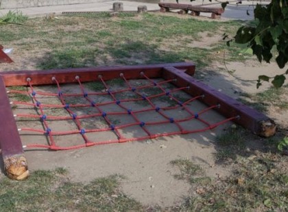 Rádőlt a mászóka a Csányi óvodában, meghalt a 6 éves kislány!Isten Nyugosztalja a kis Lilikét :(