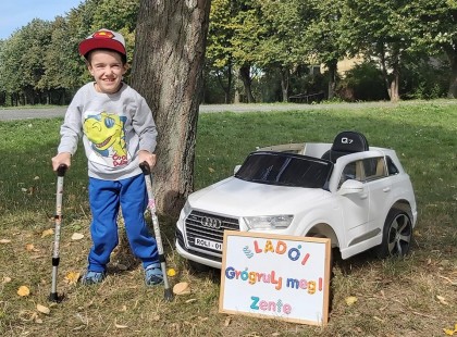 Rolika felajánlotta a kocsiját Zente babának.Hatalmas szíve van ennek a kisgyereknek