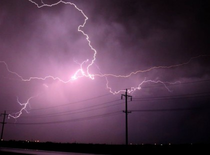 19 megyére adtak ki riasztást ! Hatalmas erővel CSAP LE pár órán belól a vihar! Kiadták a riasztást! JÉGESŐVEL, 90 km/órás SZÉLLEL, mennydörgéssel és erős VILLÁMTEVÉKENYSÉGGEL CSAP LE AZ ÍTÉLETIDŐ!