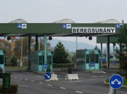 Megérkeztek Ukrajnába a magyar buszok, holnap hozzák szavazni az embereket, ennyi pénzt kapnak