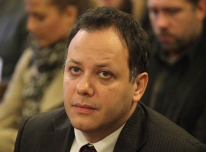 1 perce jött a drámai hír : DAMU ROLAND ÉLETTELEN TESTÉRE A RENDŐRÖK TÖRTÉK RÁ AZ AJTÓT, A SZÍNÉSZ SZERELMI BÁNAT MIATT TETTE…….