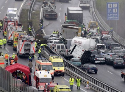 Az M7-ES AUTÓPÁLYÁN 35-ÖS BALESET VAN. NEM FOGJÁK ELTALÁLNI, HOGY MI OKOZTA EZT A NAGY KARAMBOLT ! Pár órával ezelőtt a M7-es autópályán jöttünk haza Balatonról Budapestre