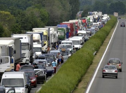 Kitiltják a Magyarországról érkező teherautókat az osztrákok
