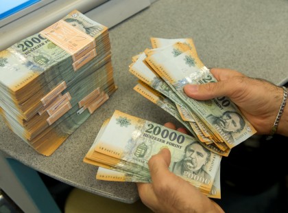 KSH: Minden családnak 2,5 millió elkölthető potya pénze van, ismétlem, mindegyiknek