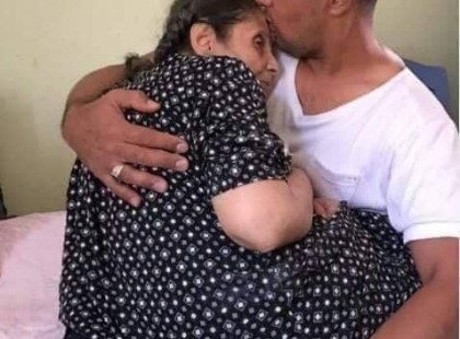 Ez a kép mennyi likot érdemel ,aki a beteg idős beteg édesanyját ápolja?