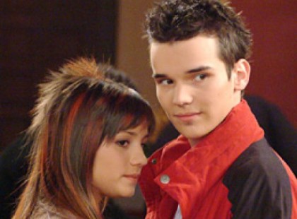 Emlékszel még Tónira a Barátok köztből? A tinisztárból 32 éves korára elképesztően, sármos színész lett : :