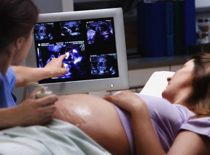 „Itt egy lábbal kevesebb van” – mondta a szülész, majd lesápadt, amikor rájött mit lát az ultrahangon