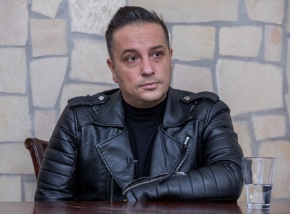 ELKÉPESZTŐ, AMI TÖRTÉNT: ÍGY NÉZ MOST KI L.L. JUNIOR KISFIÁNAK SÍRHELYE! Erre nem lehet szavakat találni….