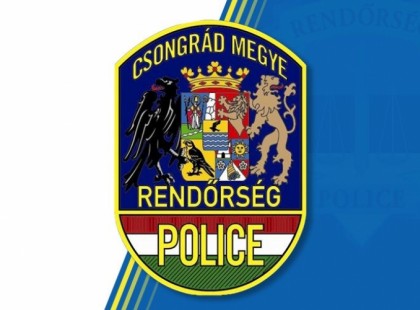 Heten haltak meg Balástyánál: Átszakította a szalagkorlátot egy kamion, két autóval ütközött – Fotók