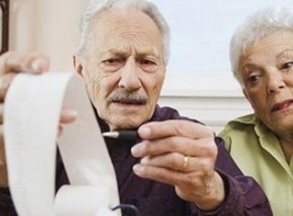 Szegedi közgazdász kitálalt:A nagy nyugdíjátverés! Nem a fiatalok tartják el a nyugdíjasokat!!