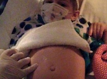 A korkülönbség a kislány (4 éves) és férje között, 25 év… de egyértelmű, hogy a szülők miért egyeztek bele ebbe…