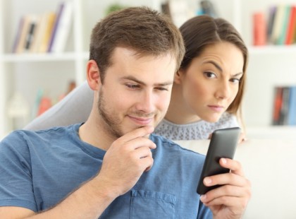 Beismerte a feleségének, hogy a húgával van viszonya. A feleség válasza mindent vitt