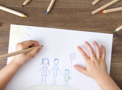 Gyermekük rajza buktatta le az apát. Sokkot kapott az anya, amikor meglátta...