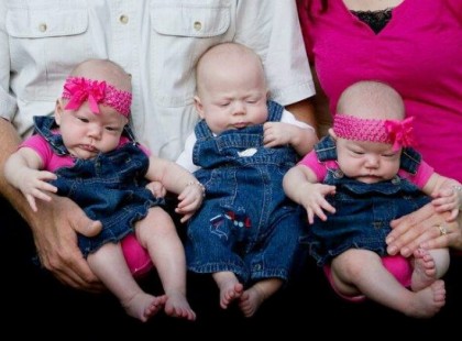 A házaspár hármas ikreket fogad örökbe, egy hétre rá a férj sokkoló hírt kap a kórházból