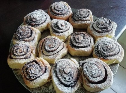 Tepsis, foszlós kakaós csiga bögrésen, elronthatatlan és nem lehet betelni vele!Itt a receptje: