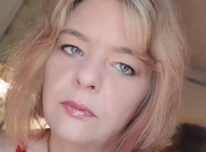 Ildikó beteg gyermekétől megvonták az ápolási díjat, mert meg tud kenni egy kenyeret magának