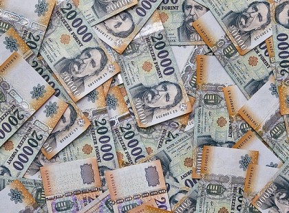 ITT vannak a pontos számok : Bruttó MUNKABÉREK 2020 – KÖZMUNKÁS bér, KÖZMUNKÁS garantált bér, MINIMÁLBÉR, GARANTÁLT BÉRMINIMUM – Havi, heti, napi és ÓRABÉREK fortintra pontosan 2020. január 1-tól :