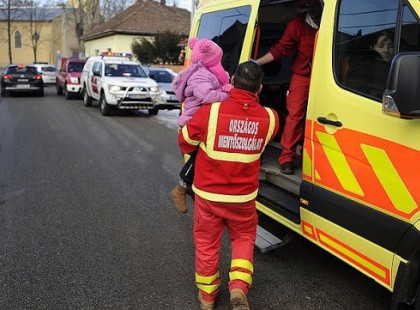 Ezért ne feledkezzünk meg Karácsony előtt sem a Mentősökről: Köszönjük Nektek mindazt a kitartó, fáradhatatlan és áldozatos munkát amit értünk tesztek nap mint nap! ❤ TI vagytok a mi HŐSEINK!