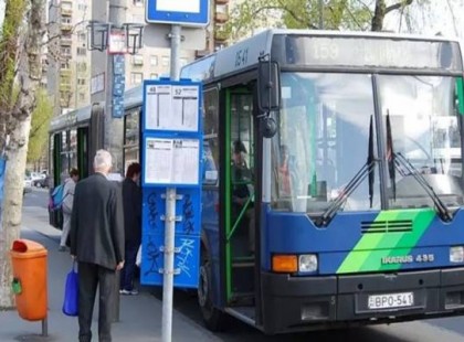 MA REGGEL történt! A kisgyerek csak sírt és sírt a 159-es buszon, Ekkor a buszvezető különös dolgot mondott a mikrofonba…