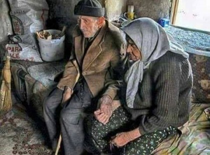 Lehet, hogy nem volt vagyon, de szeretet az nagyon!!!! Ezek még igazi emberek voltak !Kíváncsiak vagyunk hányan fogják értékelni ezt a képet?