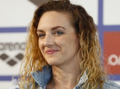 Nem akarja tovább rejtegetni – felesleges is :-) Hosszú Katinka megmutatta a pociját, és már jól látható :-) Gratulálunk!! :-)