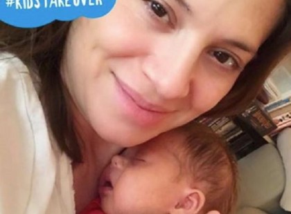 Szinetár Dóra megmutatta a kisbabája arcát. Egy nyugdíjas nő kritizálni kezdte, erre Dóra válaszát 31 ezer ember kedvelte