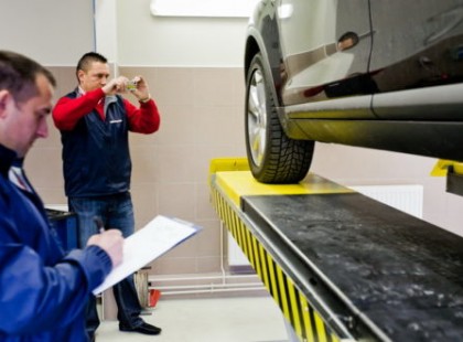 Drámai szigorítás, nem engedik át a műszakin az öreg autókat