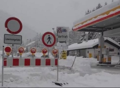 Most érkezett! Hókáosz Ausztriában – áramkimaradás, járhatatlan utak, bezárt üzletek