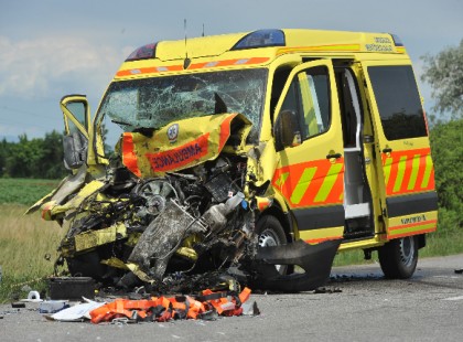 Mentőautó karambolozott – súlyos a helyzet