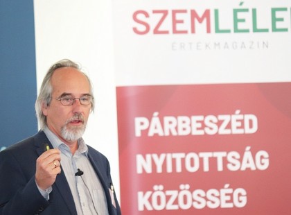 Kóros korban élünk