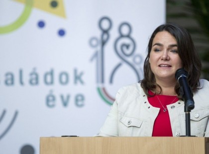 ALIG PÁR NAPPAL ÉV vége előtt KITÁLALT A kormány : ENNYI LESZ A CSALÁDI PÓTLÉK ÖSSZEGE 2020. JANUÁR 1-TŐL az 1, 2, 3, 4 gyermekes magyar családoknak :