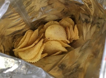 EKKORA POFÁTLANSÁGOT MÉG NEM LÁTTAM! Ma reggel VETTEM MA EGY ZACSKÓ CSIPSZET, ÉS EZT TALÁLTAM BENNE !