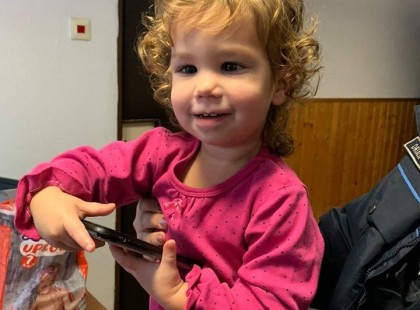 Pesterzsébeten találták ezt a 1,5 éves kislányt! SOS keresik a szüleit. Segitség!!!!