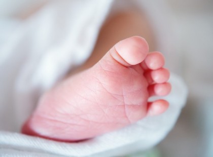 WC-papírba tekert, halott csecsemőt találtak egy repülőgépen