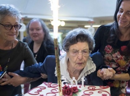 105éves lett Terike néni <3 Isten éltesse ,küldjünk neki sok szívecskét