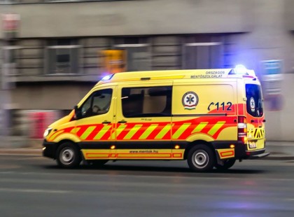 Most érkezett! Rosszul lett a koncert előtt MAGYARORSZÁG egyik legismertebb zenésze!!!! Hordágyon vitték el a mentősök….