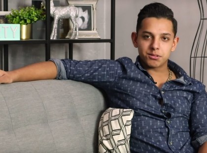 Reggeltől estig kölcsönkérő leveleket kap Tibike :