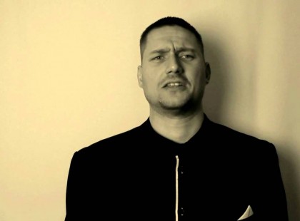 Ezt ne hagyd ki! :D :D :D Újévi köszöntő....Egy méltatlanul elfeledett költőnk sorait olvashatjátok. Ne legyetek lusták!!! Jó lesz ;)