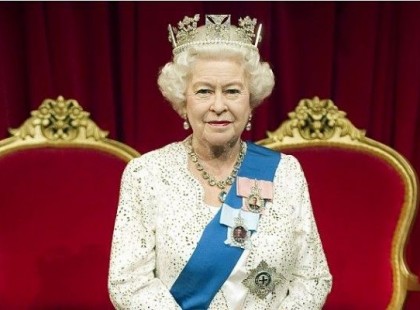 ITT A VÁRATLAN DÖNTÉS : Erzsébet királynő NYUGDÍJBA megy és NEKI fogja átadni a trónt! >>>