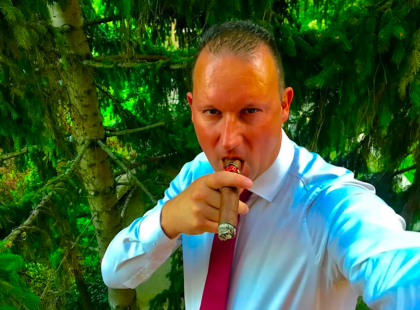 Luxustinit keres szentestére Alekosz!Mindenki kiakadt!